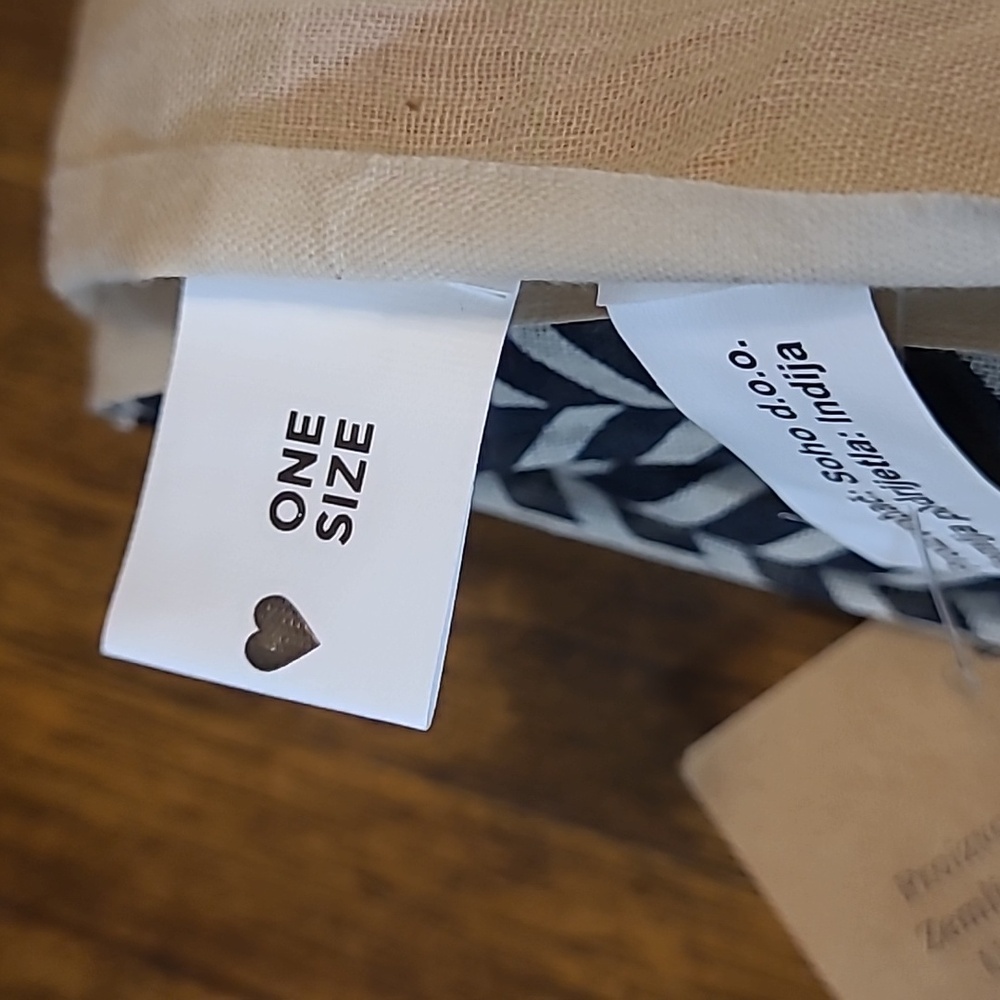 Soho Scarf - Picture 10 of 13